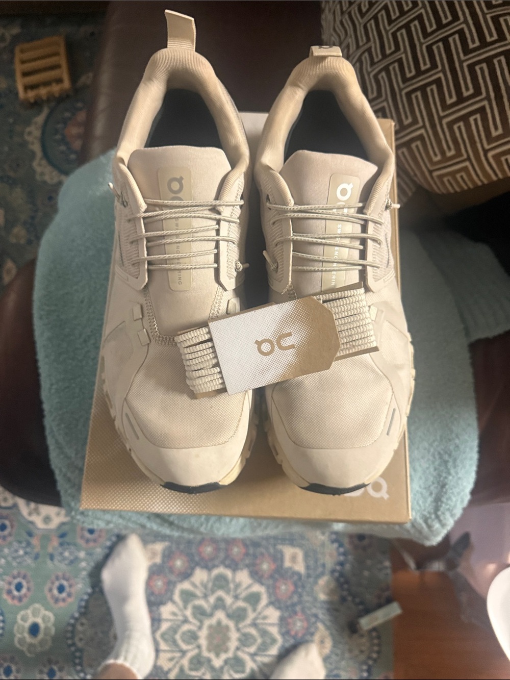 On Running Cloud 6 Waterproof Shoes Women’s Size 10 - All White EUC Box